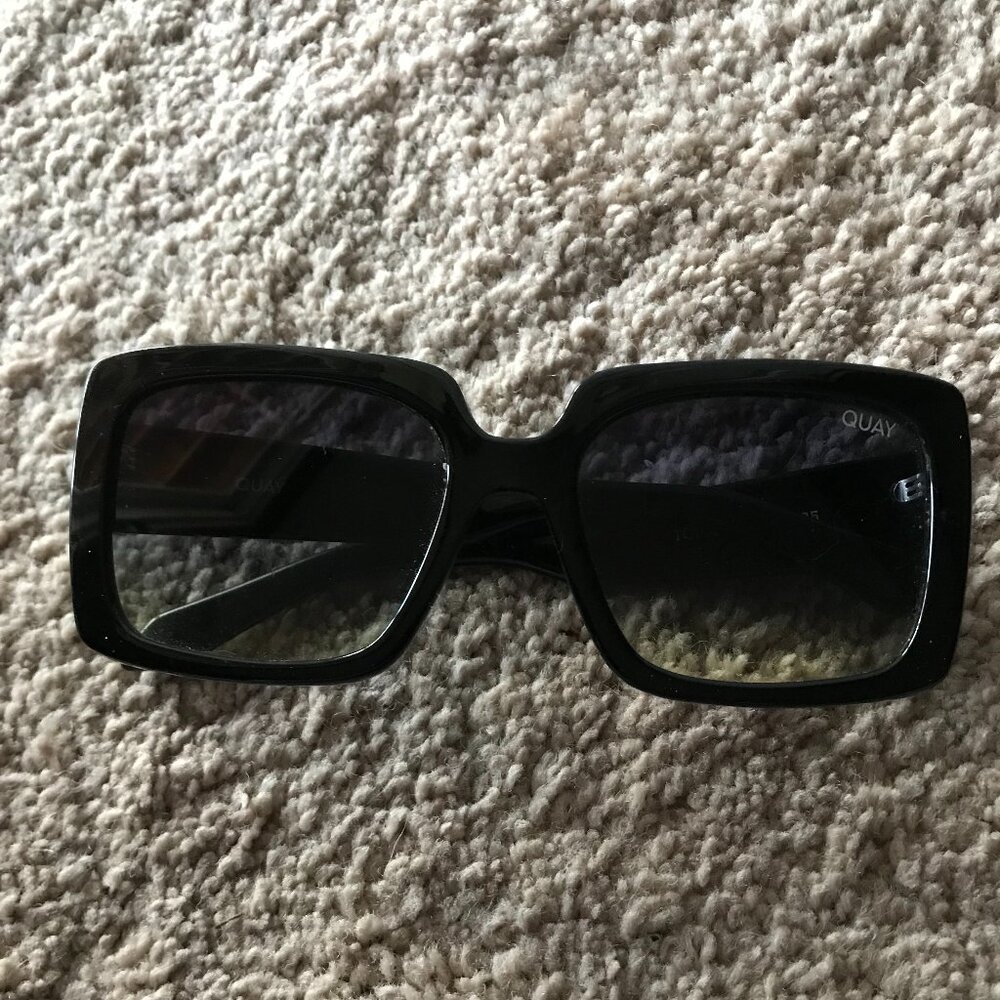 Black sunglasses by Quay - Picture 2 of 4